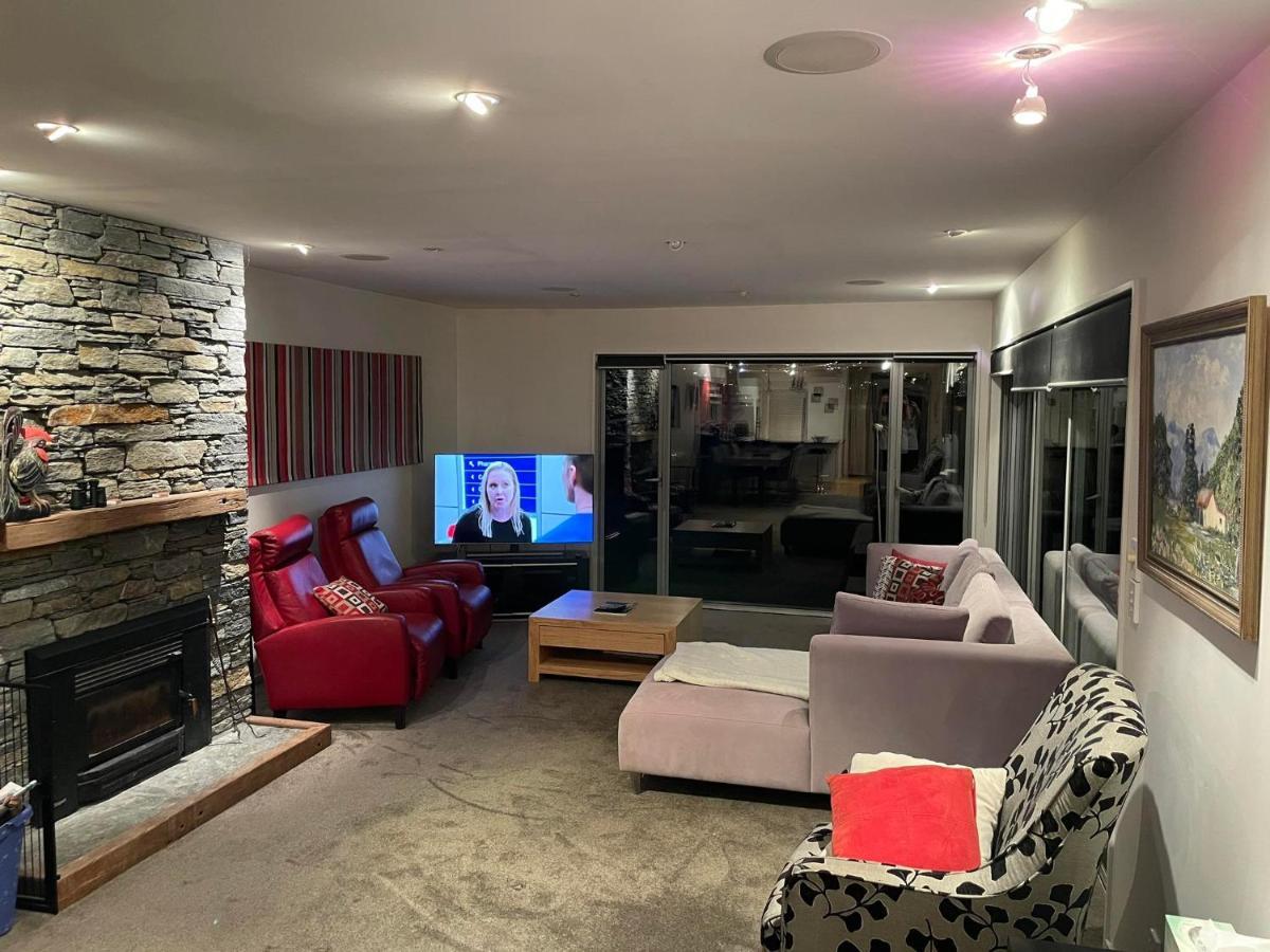 Peninsular Lakefront Queenstown Exterior photo